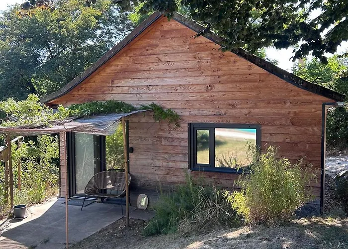 Guest house Le Des Iris Saint-Maurice-de-Gourdans